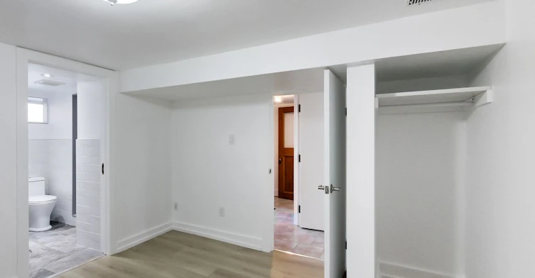 Bsmt-896 Bathurst Street, Toronto, ON, M5R 3G3 - 13