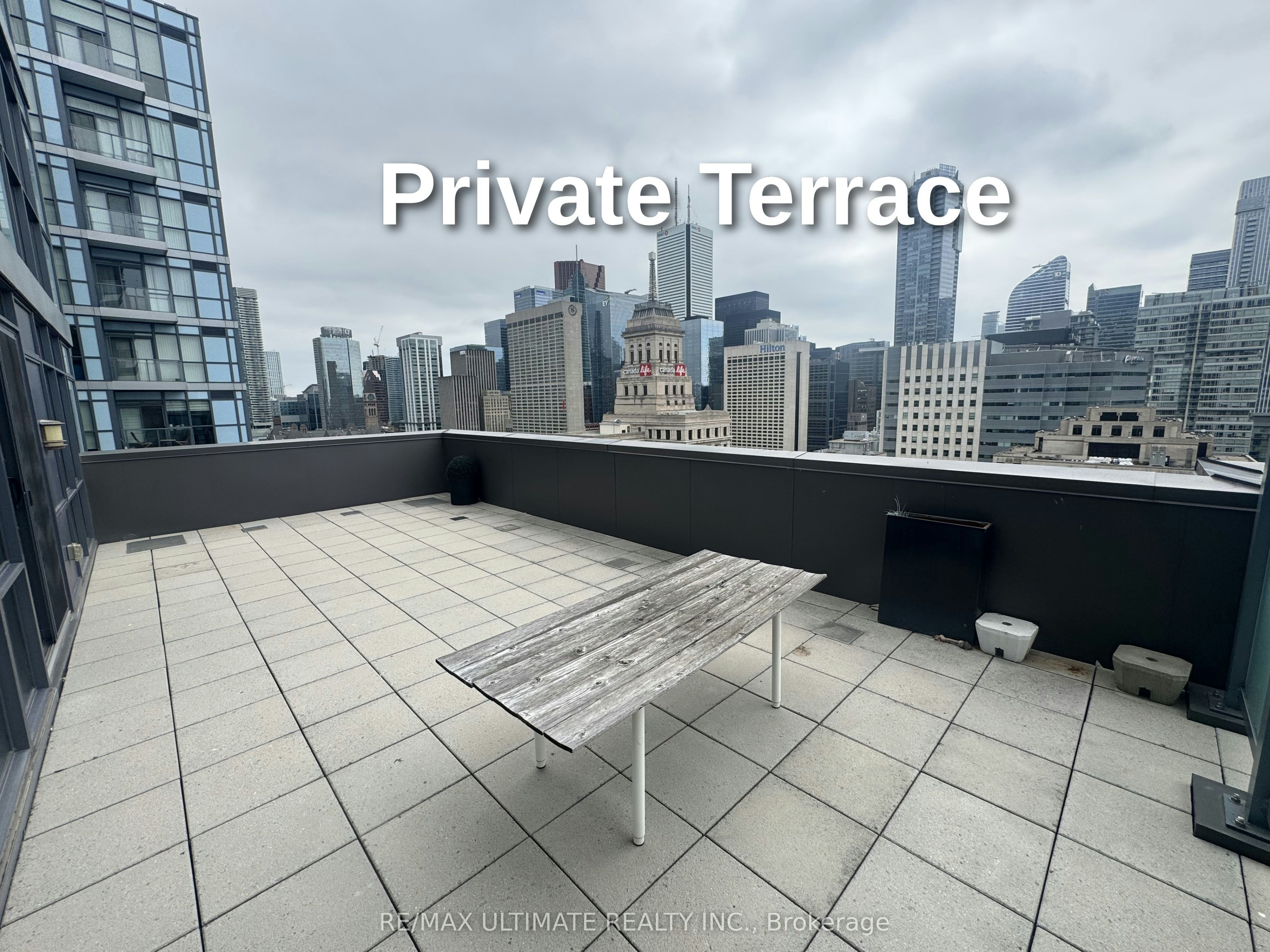 2002-210 Simcoe Street, Toronto, ON, M5T 0A9