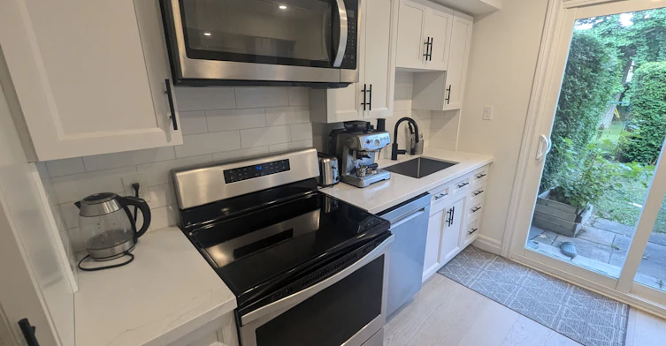 6 Broadpath Road, Toronto, ON, M3C 2B5 - 3