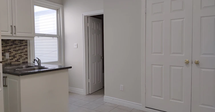 2nd Flr-245 Queen Street W, Toronto, ON, M5V 1Z4 - 4