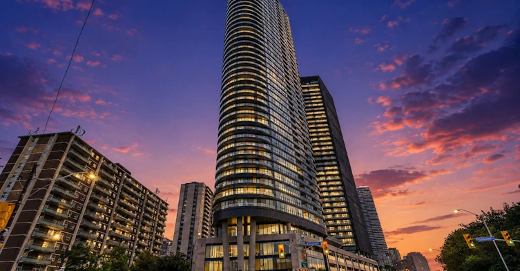 1922-585 Bloor Street E, Toronto, ON, M4W 0B3 - 2