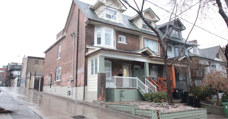 MAIN FLOOR-18 Roxton Road, Toronto, ON, M6J 2Y2 - 2
