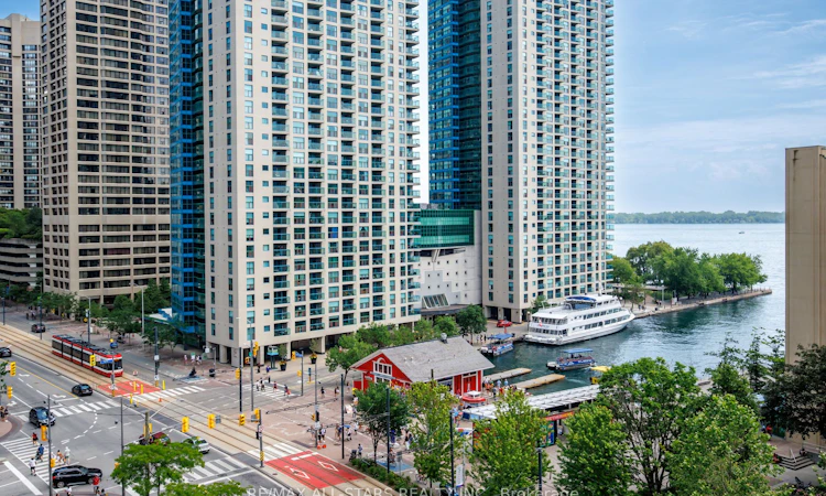 804-208 Queens Quay W