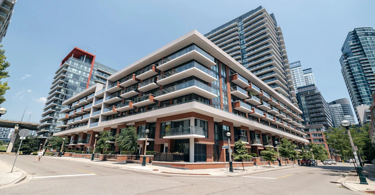 111-38 Iannuzzi Street, Toronto, ON, M5V 0S2