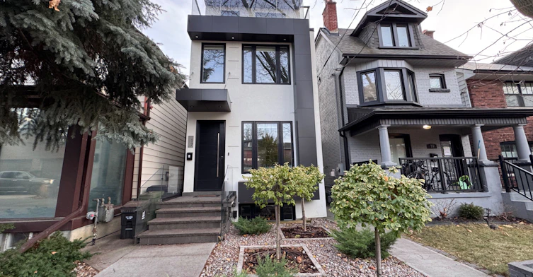 17 Hocken Avenue, Toronto, ON, M6G 2K1