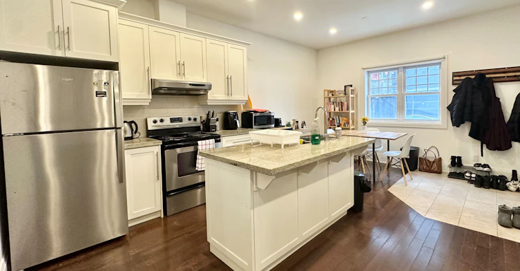 2-543 Palmerston Boulevard, Toronto, ON, M6G 2P4 - 4