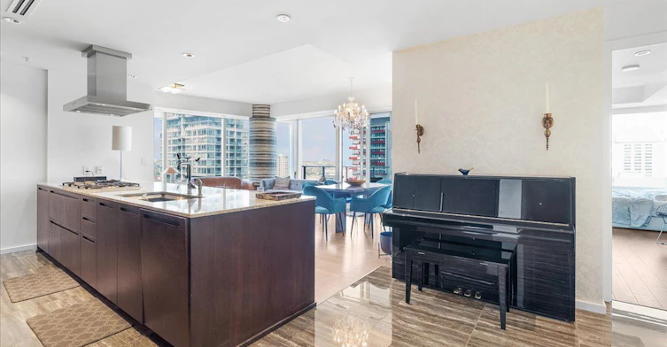 2105-180 University Avenue, Toronto, ON, M5H 0A2 - 5