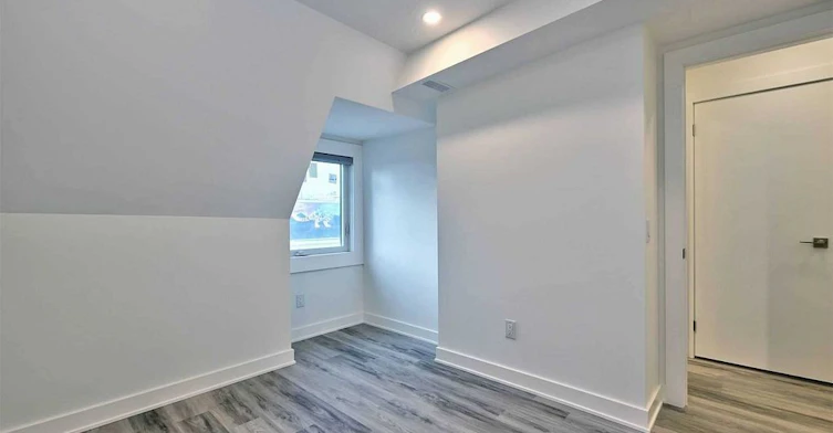 4-653 Manning Avenue, Toronto, ON, M6G 2W2 - 6