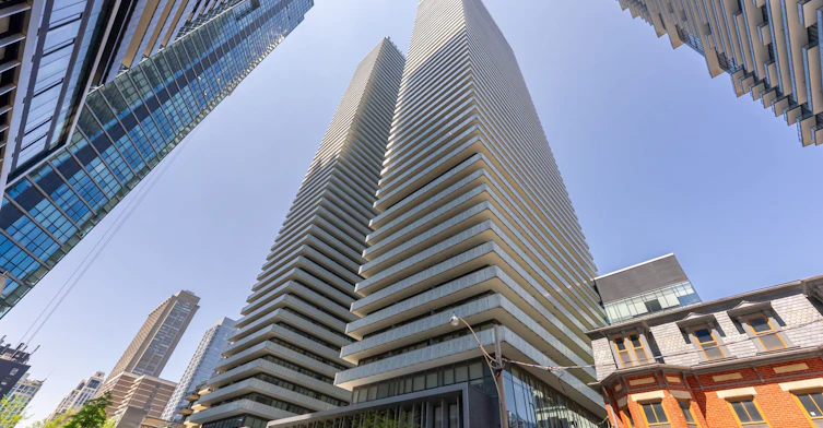2715-50 Charles Street E, Toronto, ON, M4Y 0C3
