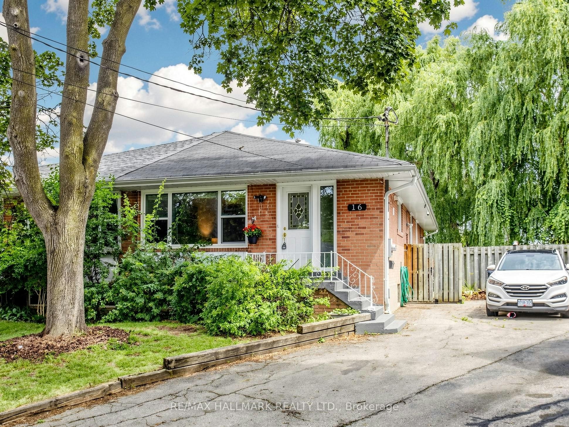16 Dunboyne Court, Toronto, ON, M2R 2B7