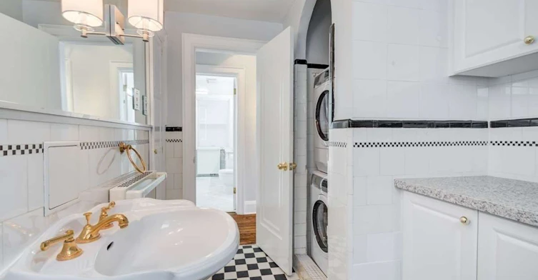 Main-81 Whitehall Road, Toronto, ON, M4W 2C8 - 12