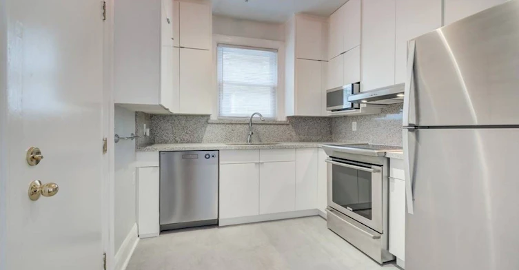 Main-81 Whitehall Road, Toronto, ON, M4W 2C8 - 5