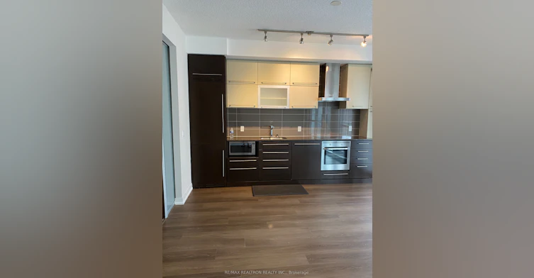 1107-770 Bay Street, Toronto, ON, M5G 1N6 - 4
