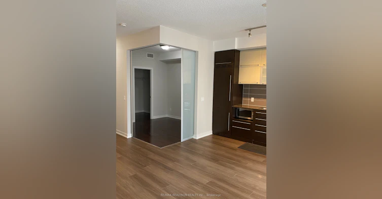 1107-770 Bay Street, Toronto, ON, M5G 1N6 - 7