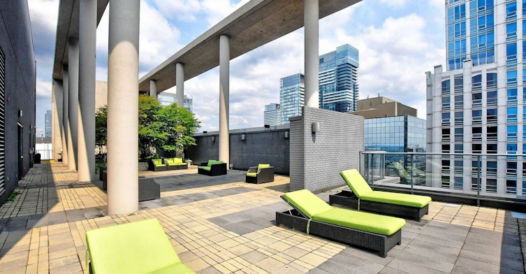1107-770 Bay Street, Toronto, ON, M5G 1N6 - 17
