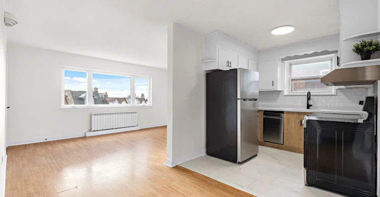 2-1030 Davenport Road, Toronto, ON, M6G 2B9