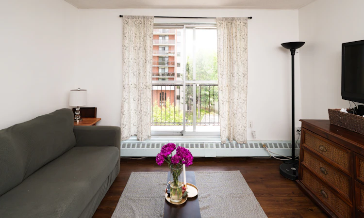 404-1690 Victoria Park Avenue
