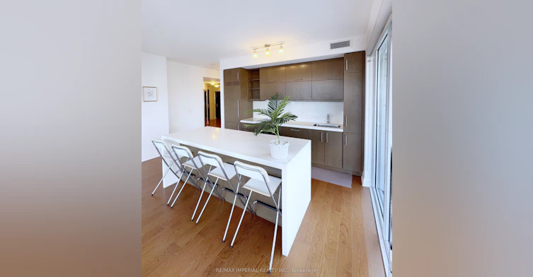 1910-Bay 1080 Street E, Toronto, ON, M5S 0A5 - 10