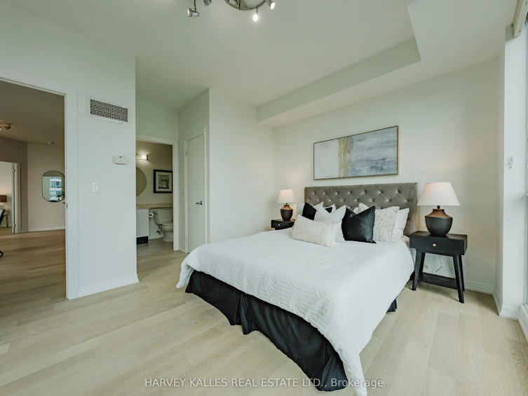 3211-16 Yonge Street, Toronto, ON, M5E 2A1 - 16