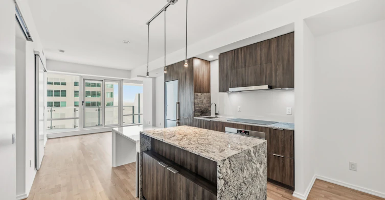 3211-1 Bloor Street E, Toronto, ON, M4Y 2Z1