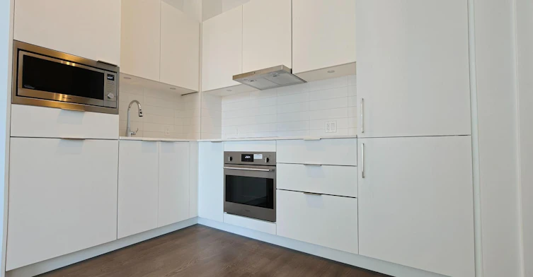 911-8 Olympic Garden Drive, Toronto, ON, M2M 0B9 - 8