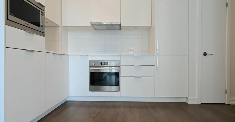 911-8 Olympic Garden Drive, Toronto, ON, M2M 0B9 - 7