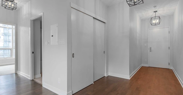 1407-126 Simcoe Street, Toronto, ON, M5H 4E6 - 4