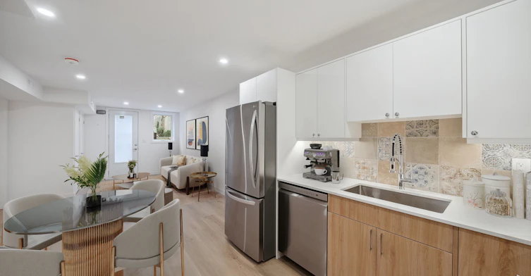 6-112 Walmer Road, Toronto, ON, M5R 2X7 - 4