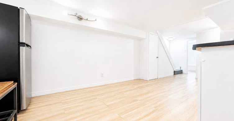 Bsmnt-327 Howland Avenue, Toronto, ON, M5R 3C1 - 7