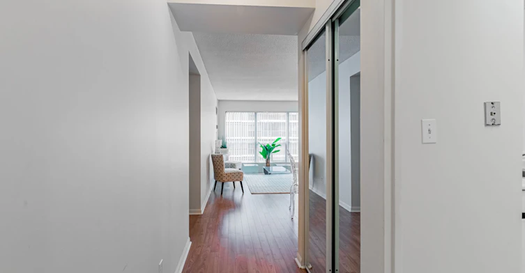 601-7 Carlton Street, Toronto, ON, M5B 2M3 - 2