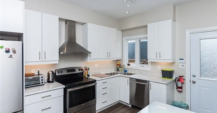 88 Mitchell Avenue, Toronto, ON, M6J 1B9 - 4