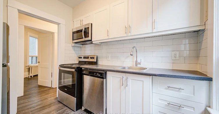 4-1074 St Clair Avenue W, Toronto, ON, M6E 3H3 - 7