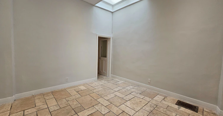 2F-550 Yonge Street, Toronto, ON, M4Y 1Y8 - 13