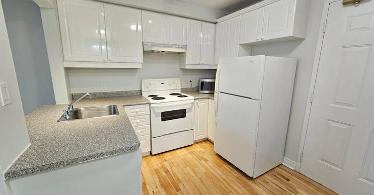 201-524 Yonge Street, Toronto, ON, M4Y 1X9