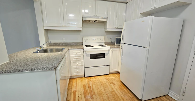 201-524 Yonge Street, Toronto, ON, M4Y 1X9 - 2