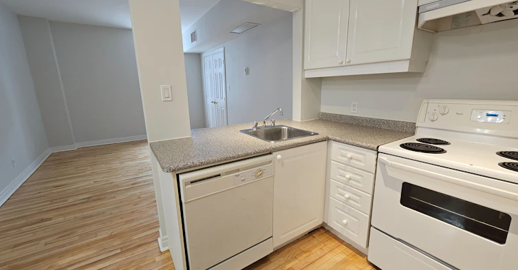 201-524 Yonge Street, Toronto, ON, M4Y 1X9 - 4