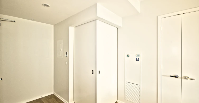 809-1 Bloor Street E, Toronto, ON, M4W 0A8 - 17