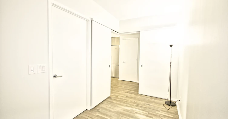 809-1 Bloor Street E, Toronto, ON, M4W 0A8 - 18