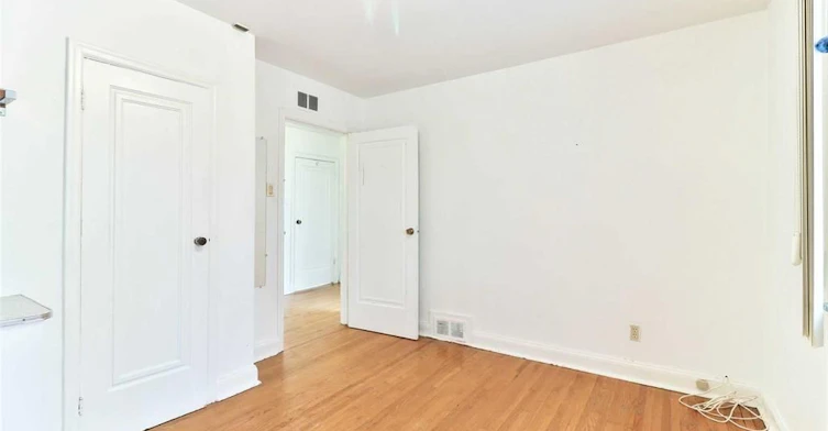 upper-6 Lennox Street, Toronto, ON, M5S 1L4 - 8