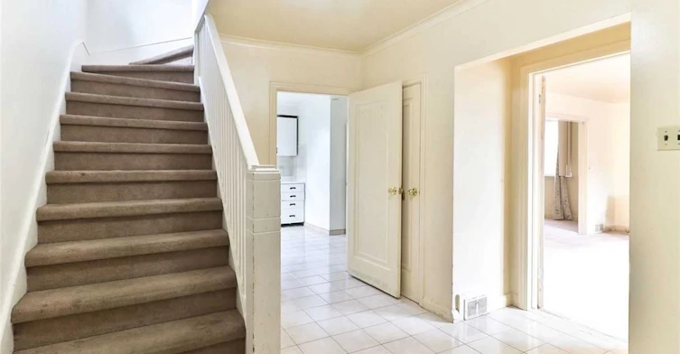upper-6 Lennox Street, Toronto, ON, M5S 1L4 - 2