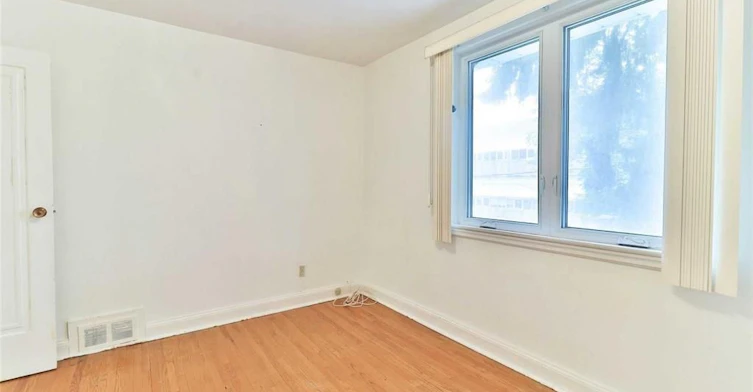 upper-6 Lennox Street, Toronto, ON, M5S 1L4 - 5