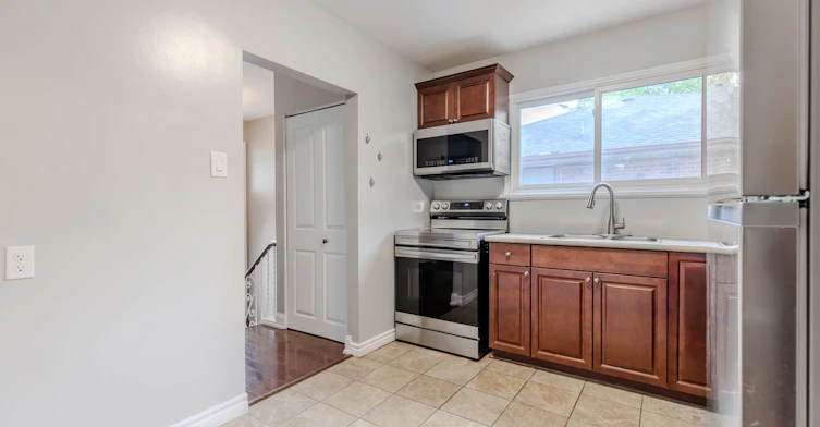 12 Murellen Crescent, Toronto, ON, M4A 2K5 - 11
