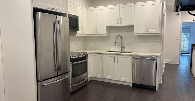 Main-186 Mutual Street, Toronto, ON, M5B 2B3