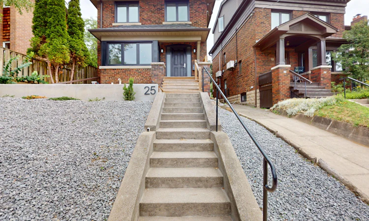 25 Oswald Crescent