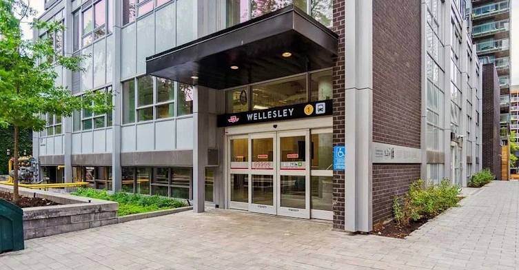 306-17 Dundonald Street, Toronto, ON, M4Y 1K3