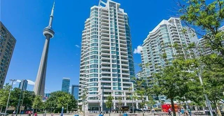 825-230 Queens Quay W, Toronto, ON, M5J 2Y7