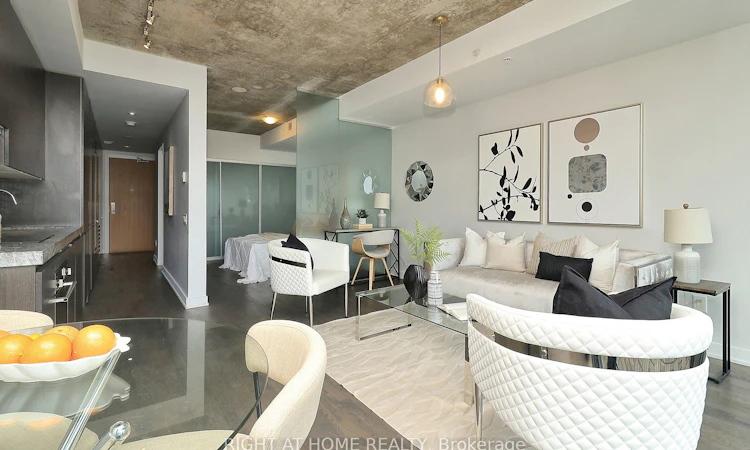 1112-629 King Street W