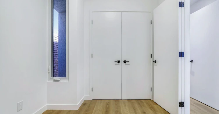 201-1086 St Clair Avenue W, Toronto, ON, M6E 1A7 - 7