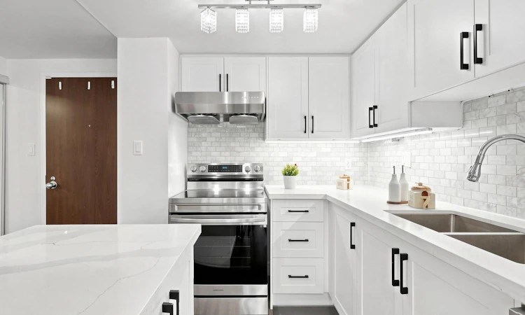 1507-44 Gerrard Street W