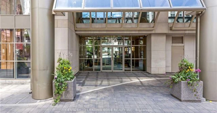 805-750 Bay Street, Toronto, ON, M5G 1N6 - 2